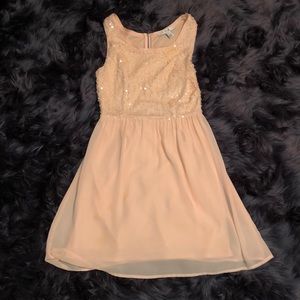 Super cute, baby pink dress!